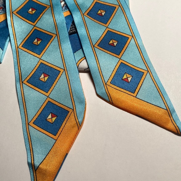 Two Thin Scarves / Hair Bands / Scarves
- #720 - Picture 3 of 6